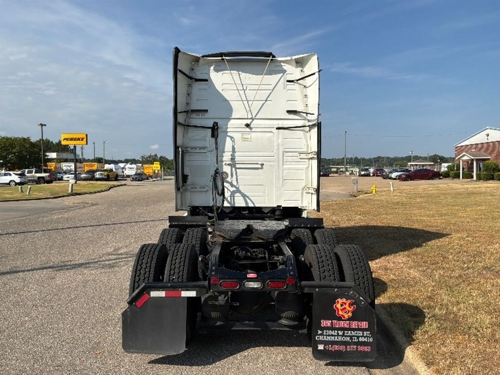 Sleeper Tractor-Heavy Duty Tractors-Volvo-2023-VNL64760-Montgomery-AL-523,994\n\t\tmiles-$ 88,000 - Image 6