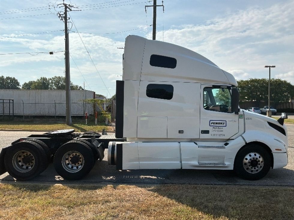 Sleeper Tractor-Heavy Duty Tractors-Volvo-2023-VNL64760-Montgomery-AL-523,994\n\t\tmiles-$ 88,000 - Image 8