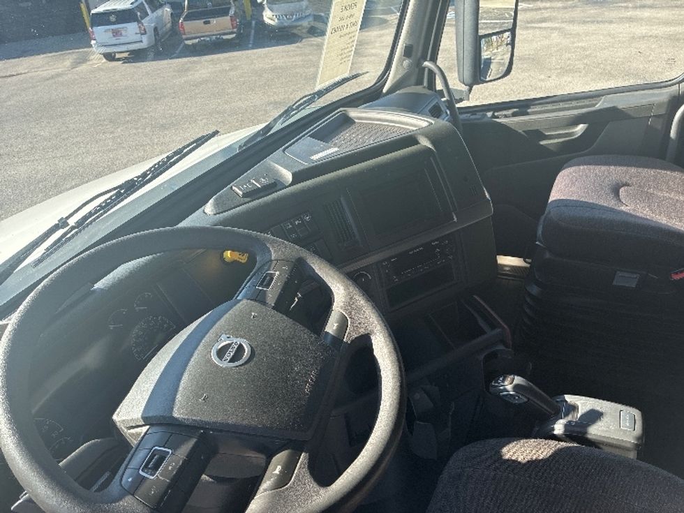 Sleeper Tractor-Heavy Duty Tractors-Volvo-2023-VNL64760-Nashville-TN-533,957\n\t\tmiles-$ 75,000 - Image 10