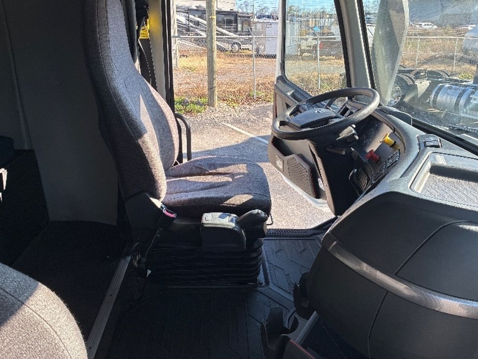 Sleeper Tractor-Heavy Duty Tractors-Volvo-2023-VNL64760-Nashville-TN-533,957\n\t\tmiles-$ 75,000 - Image 15