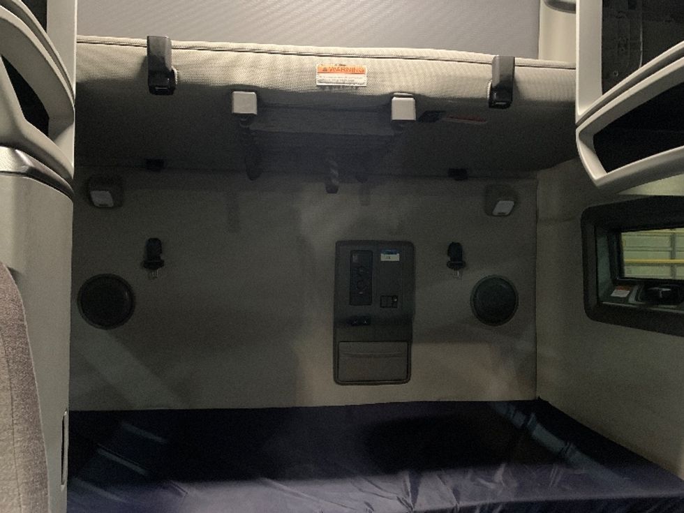 Sleeper Tractor-Heavy Duty Tractors-Volvo-2023-VNL64760-Nashville-TN-533,957\n\t\tmiles-$ 75,000 - Image 16