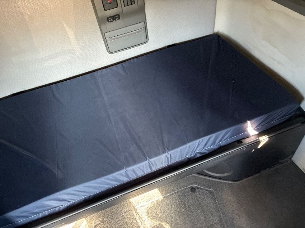 Sleeper Tractor-Heavy Duty Tractors-Volvo-2023-VNL64760-Nashville-TN-533,957\n\t\tmiles-$ 75,000 - Image 17