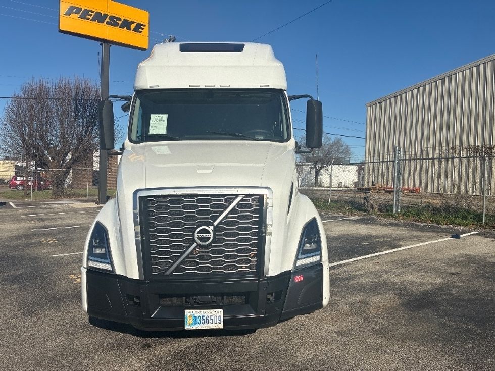 Sleeper Tractor-Heavy Duty Tractors-Volvo-2023-VNL64760-Nashville-TN-533,957\n\t\tmiles-$ 75,000 - Image 2