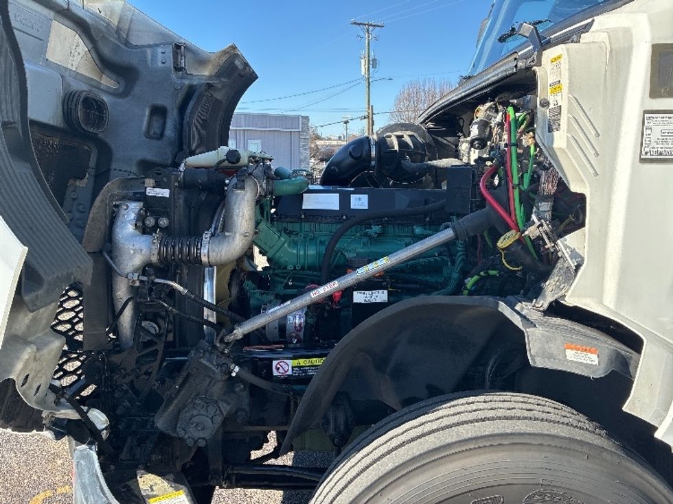 Sleeper Tractor-Heavy Duty Tractors-Volvo-2023-VNL64760-Nashville-TN-533,957\n\t\tmiles-$ 75,000 - Image 21