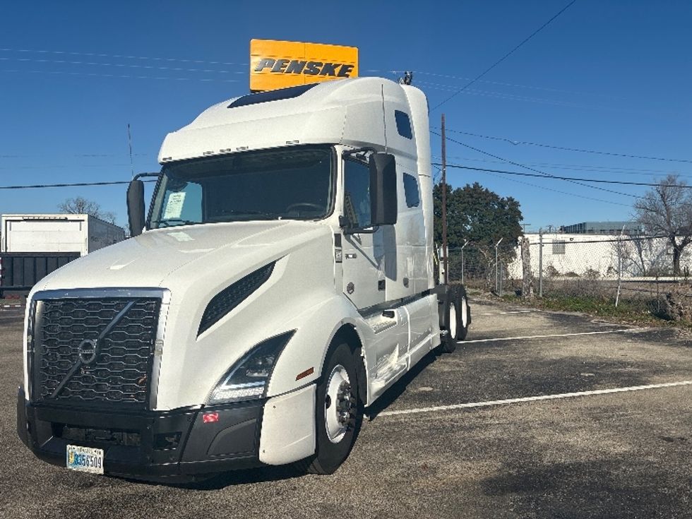 Sleeper Tractor-Heavy Duty Tractors-Volvo-2023-VNL64760-Nashville-TN-533,957\n\t\tmiles-$ 75,000 - Image 3