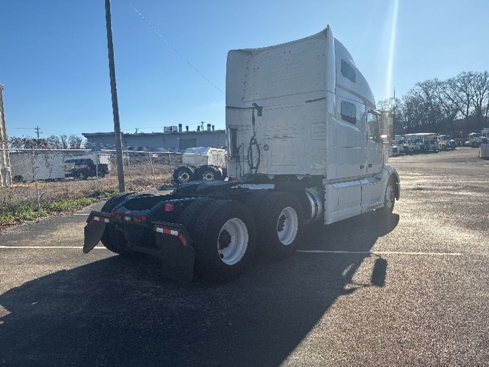Sleeper Tractor-Heavy Duty Tractors-Volvo-2023-VNL64760-Nashville-TN-533,957\n\t\tmiles-$ 75,000 - Image 7