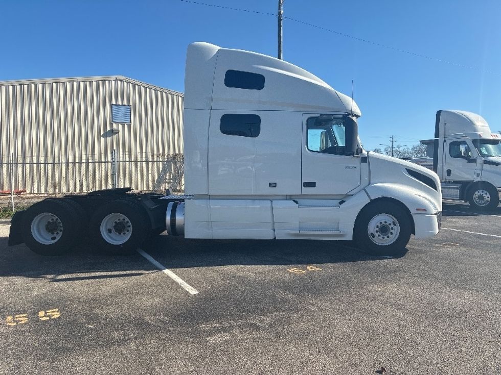 Sleeper Tractor-Heavy Duty Tractors-Volvo-2023-VNL64760-Nashville-TN-533,957\n\t\tmiles-$ 75,000 - Image 8