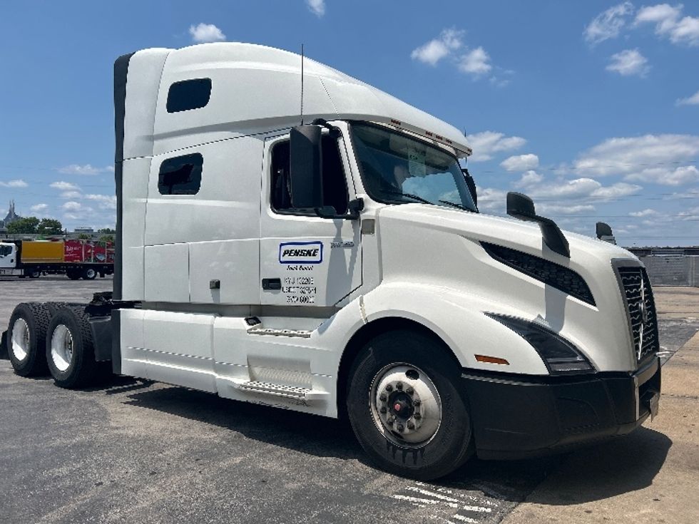 Sleeper Tractor-Heavy Duty Tractors-Volvo-2023-VNL64760-Nashville-TN-567,271\n\t\tmiles-$ 76,250 - Image 1