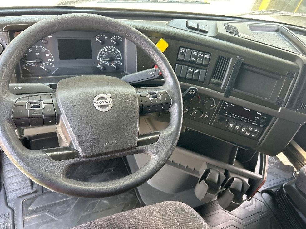 Sleeper Tractor-Heavy Duty Tractors-Volvo-2023-VNL64760-Nashville-TN-567,271\n\t\tmiles-$ 76,250 - Image 11