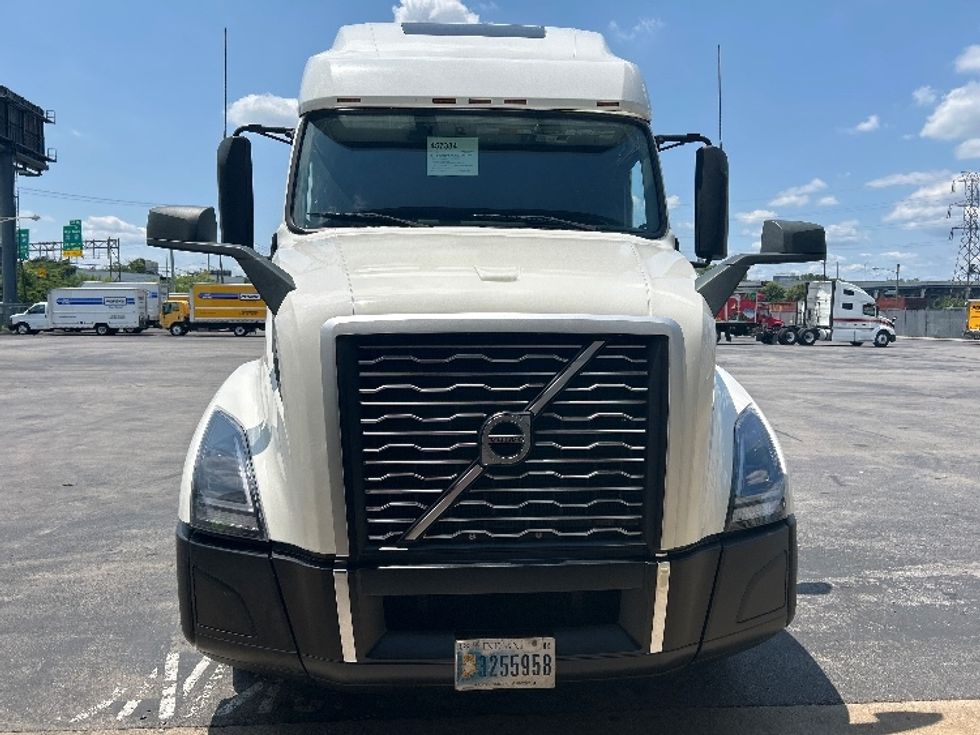Sleeper Tractor-Heavy Duty Tractors-Volvo-2023-VNL64760-Nashville-TN-567,271\n\t\tmiles-$ 76,250 - Image 2