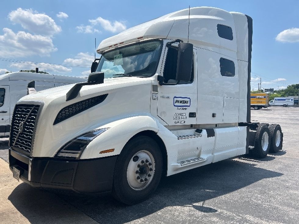 Sleeper Tractor-Heavy Duty Tractors-Volvo-2023-VNL64760-Nashville-TN-567,271\n\t\tmiles-$ 76,250 - Image 3