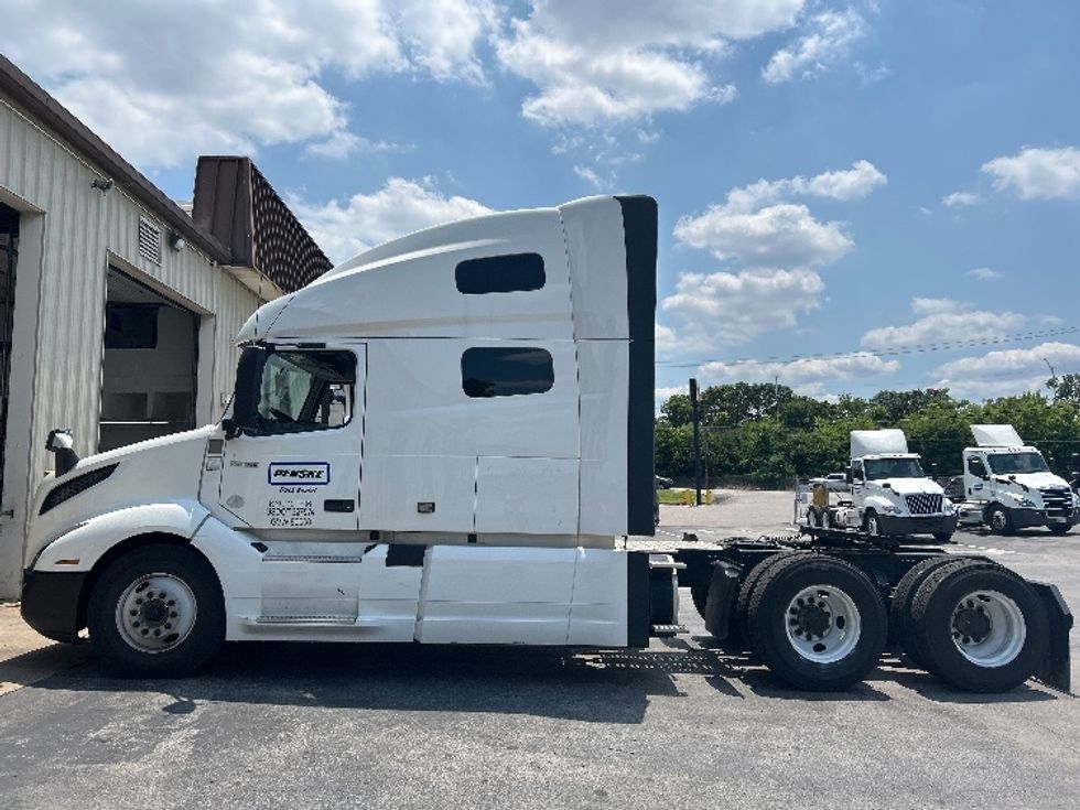 Sleeper Tractor-Heavy Duty Tractors-Volvo-2023-VNL64760-Nashville-TN-567,271\n\t\tmiles-$ 76,250 - Image 4
