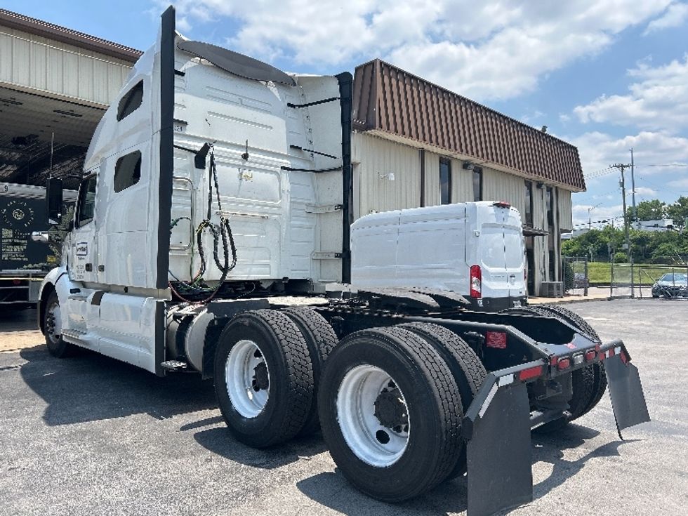 Sleeper Tractor-Heavy Duty Tractors-Volvo-2023-VNL64760-Nashville-TN-567,271\n\t\tmiles-$ 76,250 - Image 5