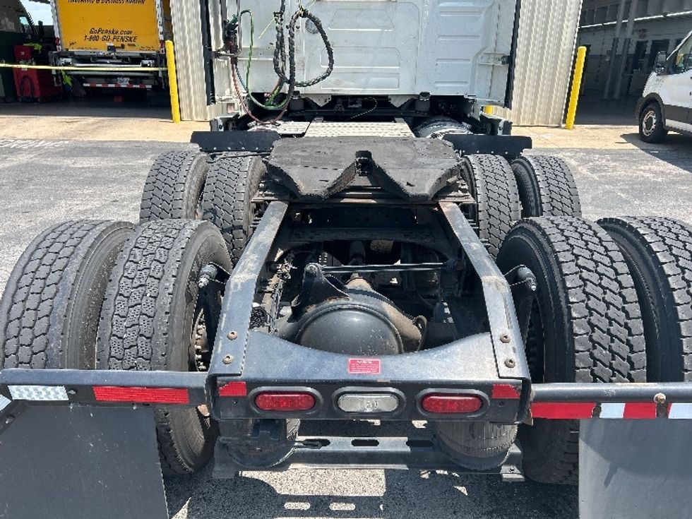 Sleeper Tractor-Heavy Duty Tractors-Volvo-2023-VNL64760-Nashville-TN-567,271\n\t\tmiles-$ 76,250 - Image 6