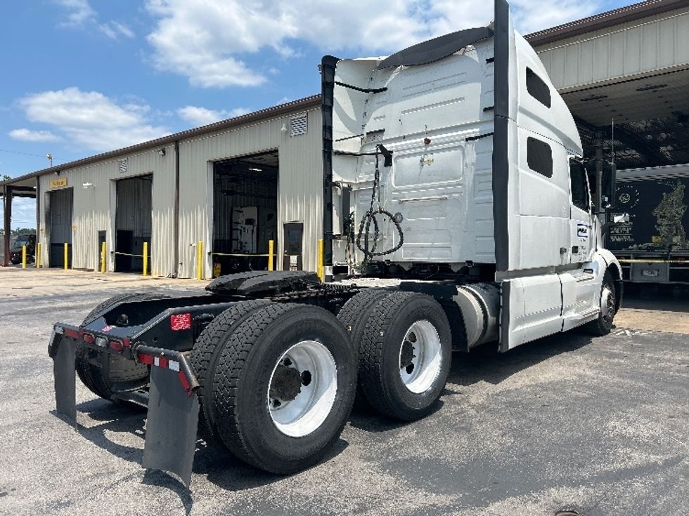 Sleeper Tractor-Heavy Duty Tractors-Volvo-2023-VNL64760-Nashville-TN-567,271\n\t\tmiles-$ 76,250 - Image 7