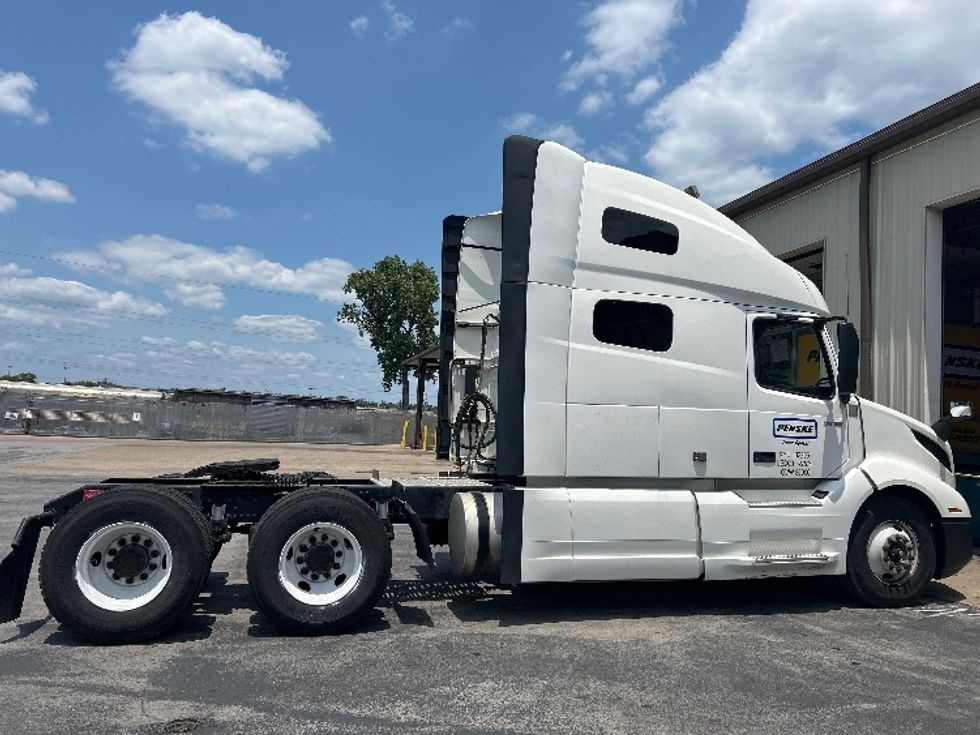 Sleeper Tractor-Heavy Duty Tractors-Volvo-2023-VNL64760-Nashville-TN-567,271\n\t\tmiles-$ 76,250 - Image 8