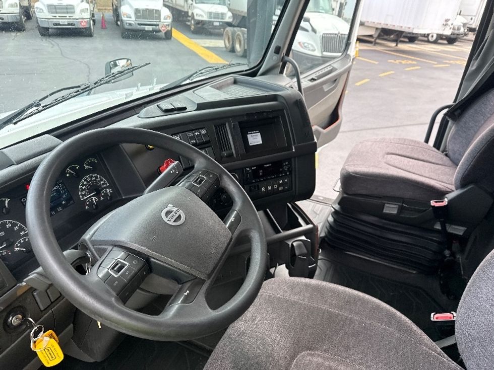Sleeper Tractor-Heavy Duty Tractors-Volvo-2023-VNL64760-Norcross-GA-580,496\n\t\tmiles-$ 70,250 - Image 10