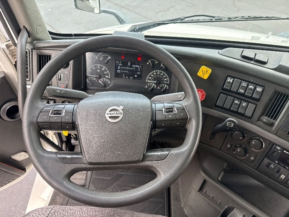 Sleeper Tractor-Heavy Duty Tractors-Volvo-2023-VNL64760-Norcross-GA-580,496\n\t\tmiles-$ 70,250 - Image 11