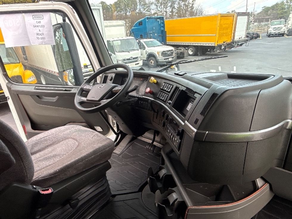 Sleeper Tractor-Heavy Duty Tractors-Volvo-2023-VNL64760-Norcross-GA-580,496\n\t\tmiles-$ 70,250 - Image 15