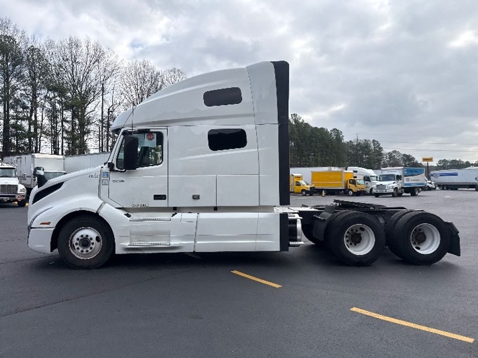 Sleeper Tractor-Heavy Duty Tractors-Volvo-2023-VNL64760-Norcross-GA-580,496\n\t\tmiles-$ 70,250 - Image 4