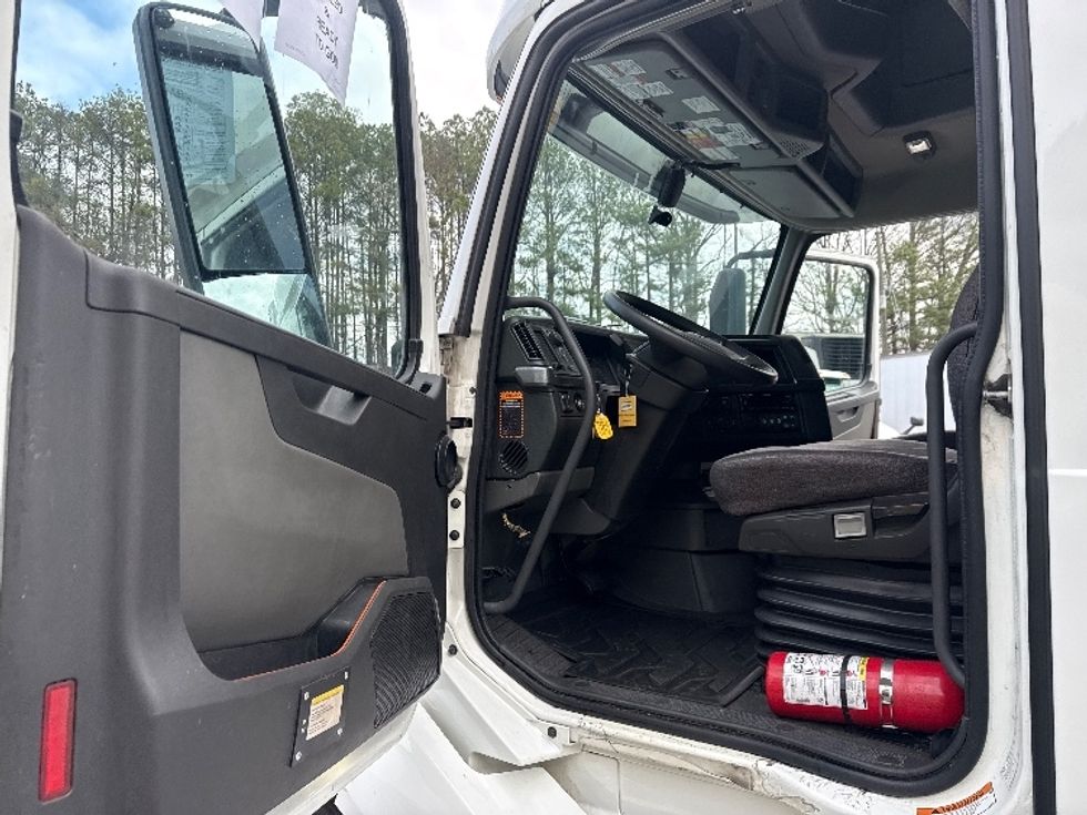 Sleeper Tractor-Heavy Duty Tractors-Volvo-2023-VNL64760-Norcross-GA-580,496\n\t\tmiles-$ 70,250 - Image 9