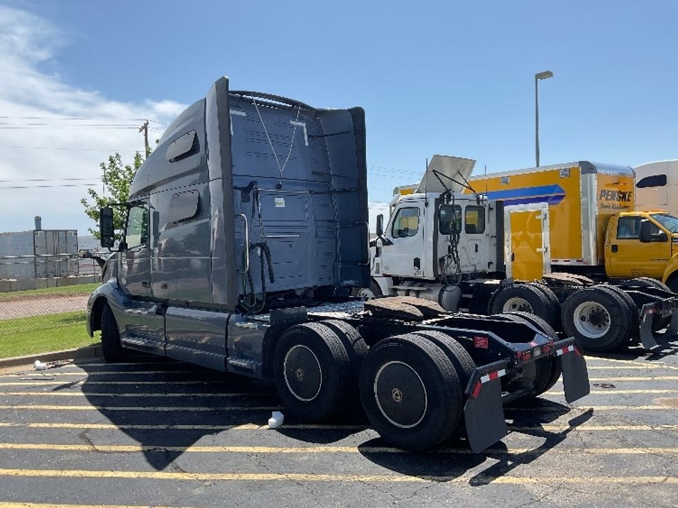 Sleeper Tractor-Heavy Duty Tractors-Volvo-2023-VNL64760-Oklahoma City-OK-405,592\n\t\tmiles-$ 98,750 - Image 5
