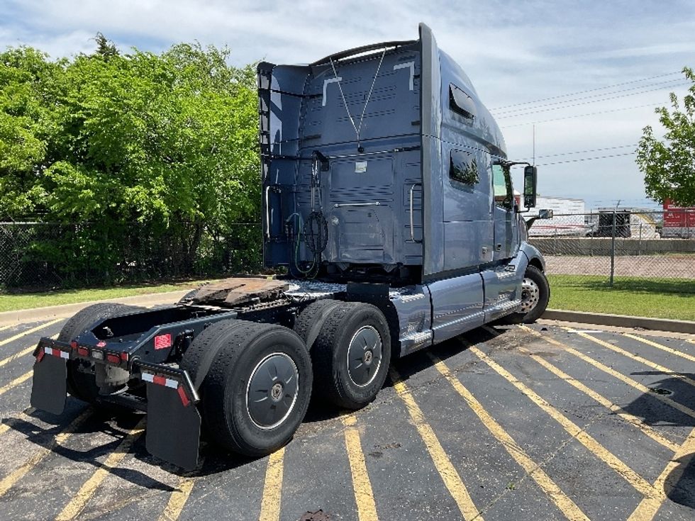 Sleeper Tractor-Heavy Duty Tractors-Volvo-2023-VNL64760-Oklahoma City-OK-405,592\n\t\tmiles-$ 98,750 - Image 7