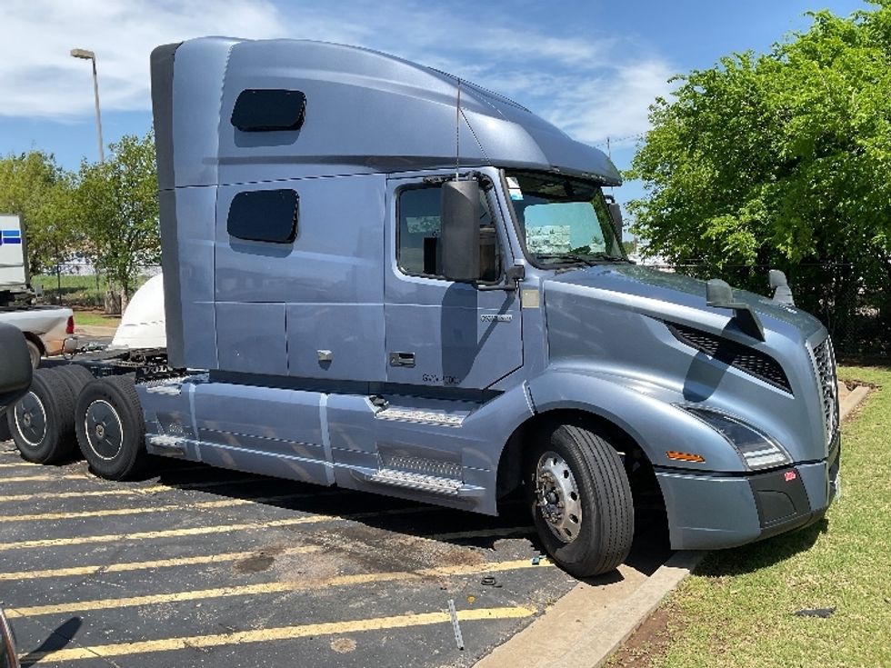 Sleeper Tractor-Heavy Duty Tractors-Volvo-2023-VNL64760-Oklahoma City-OK-405,592\n\t\tmiles-$ 98,750 - Image 8
