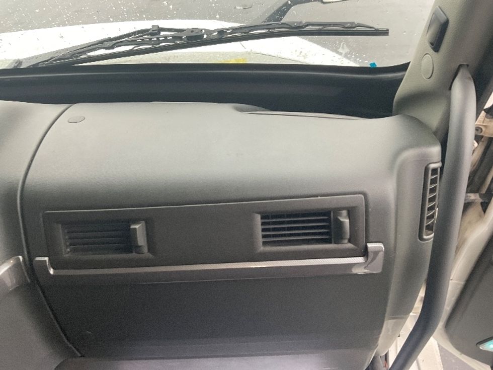 Sleeper Tractor-Heavy Duty Tractors-Volvo-2023-VNL64760-Oklahoma City-OK-561,430\n\t\tmiles-$ 98,500 - Image 14