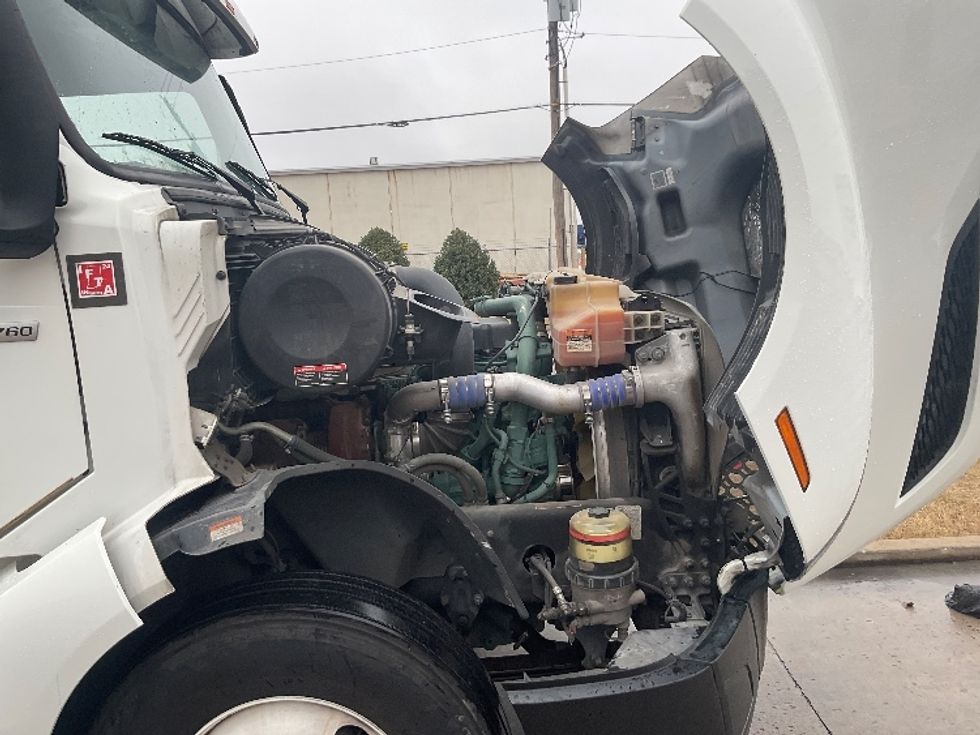 Sleeper Tractor-Heavy Duty Tractors-Volvo-2023-VNL64760-Oklahoma City-OK-561,430\n\t\tmiles-$ 98,500 - Image 19