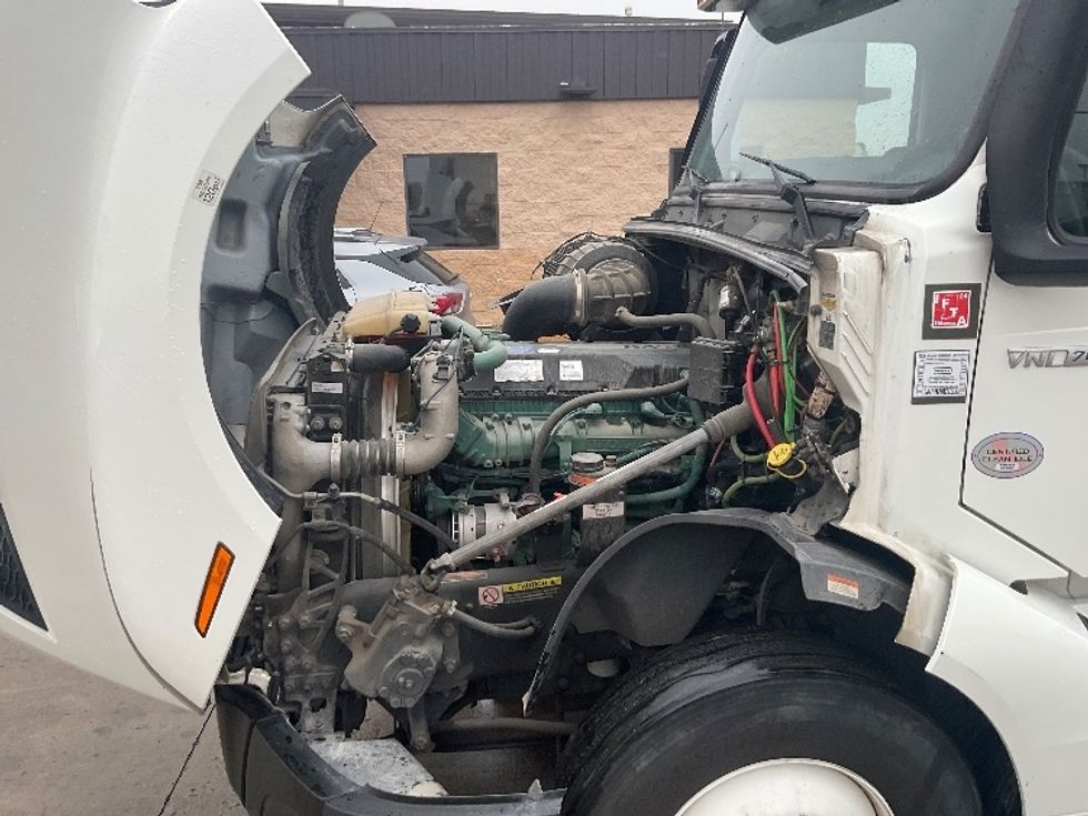 Sleeper Tractor-Heavy Duty Tractors-Volvo-2023-VNL64760-Oklahoma City-OK-561,430\n\t\tmiles-$ 98,500 - Image 20