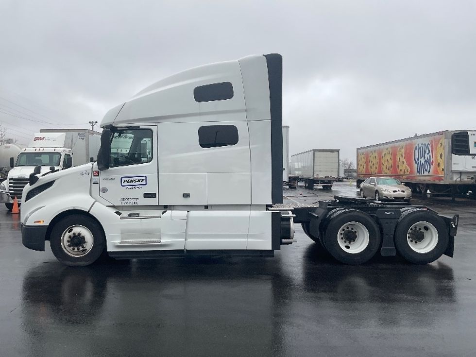Sleeper Tractor-Heavy Duty Tractors-Volvo-2023-VNL64760-Oklahoma City-OK-561,430\n\t\tmiles-$ 98,500 - Image 4