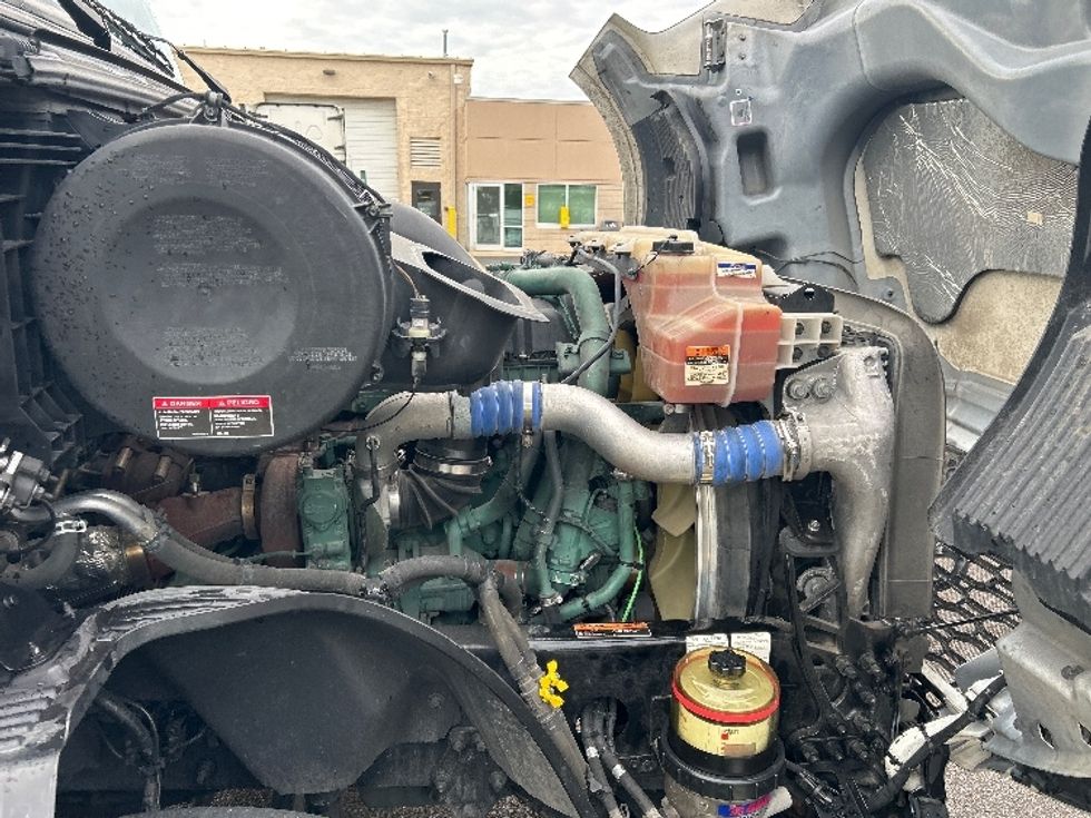 Sleeper Tractor-Heavy Duty Tractors-Volvo-2023-VNL64760-Olive Branch-MS-396,768\n\t\tmiles-$ 103,500 - Image 20