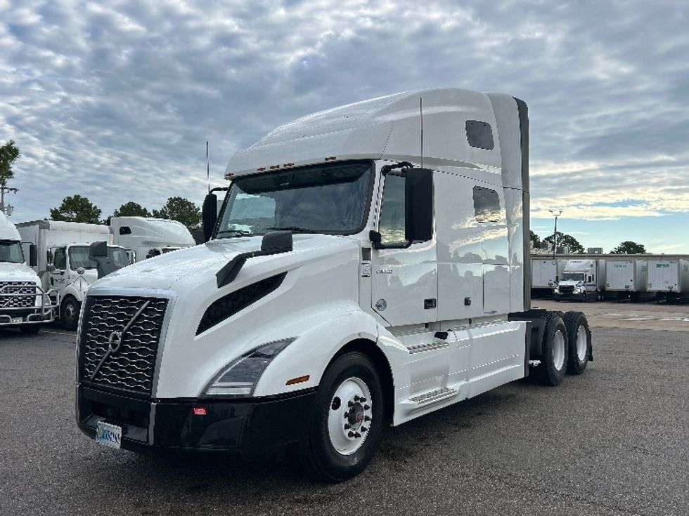 Sleeper Tractor-Heavy Duty Tractors-Volvo-2023-VNL64760-Olive Branch-MS-396,768\n\t\tmiles-$ 103,500 - Image 3
