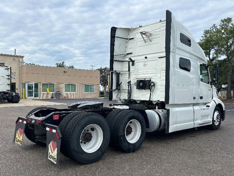 Sleeper Tractor-Heavy Duty Tractors-Volvo-2023-VNL64760-Olive Branch-MS-396,768\n\t\tmiles-$ 103,500 - Image 7