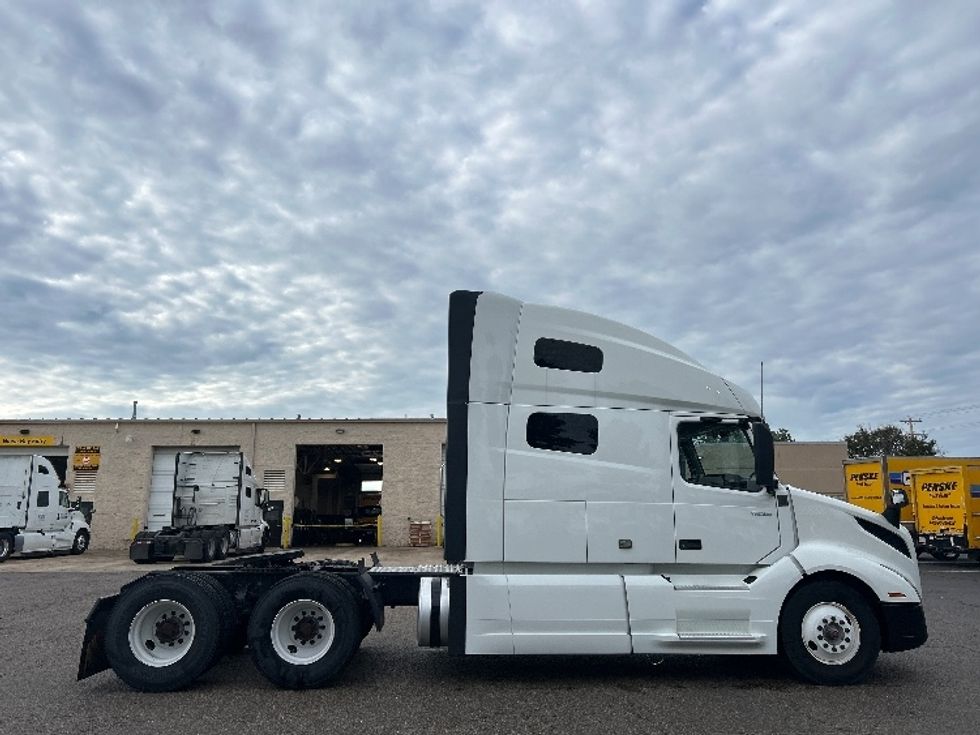 Sleeper Tractor-Heavy Duty Tractors-Volvo-2023-VNL64760-Olive Branch-MS-396,768\n\t\tmiles-$ 103,500 - Image 8