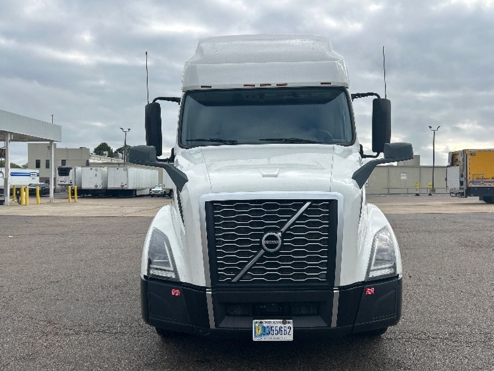Sleeper Tractor-Heavy Duty Tractors-Volvo-2023-VNL64760-Olive Branch-MS-416,533\n\t\tmiles-$ 101,250 - Image 2