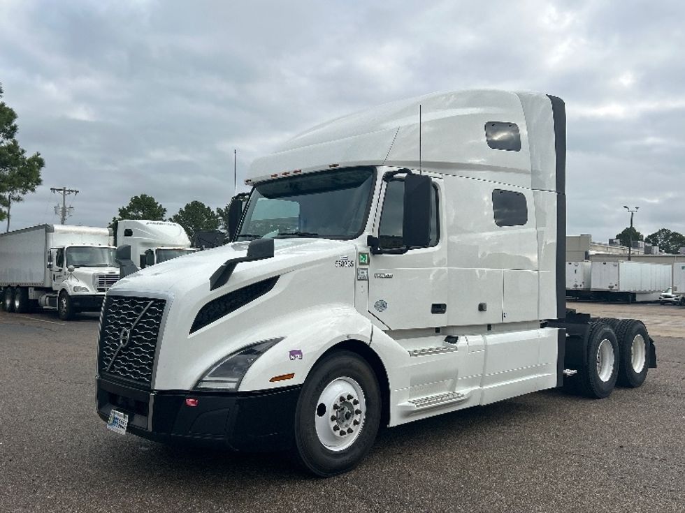 Sleeper Tractor-Heavy Duty Tractors-Volvo-2023-VNL64760-Olive Branch-MS-416,533\n\t\tmiles-$ 101,250 - Image 3