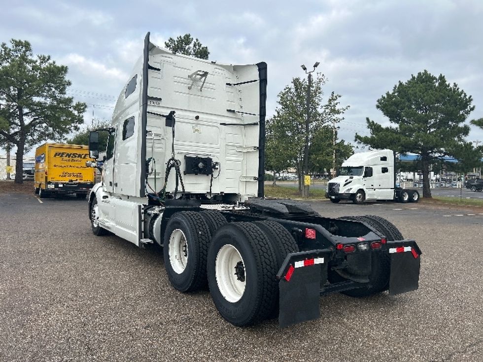 Sleeper Tractor-Heavy Duty Tractors-Volvo-2023-VNL64760-Olive Branch-MS-416,533\n\t\tmiles-$ 101,250 - Image 5