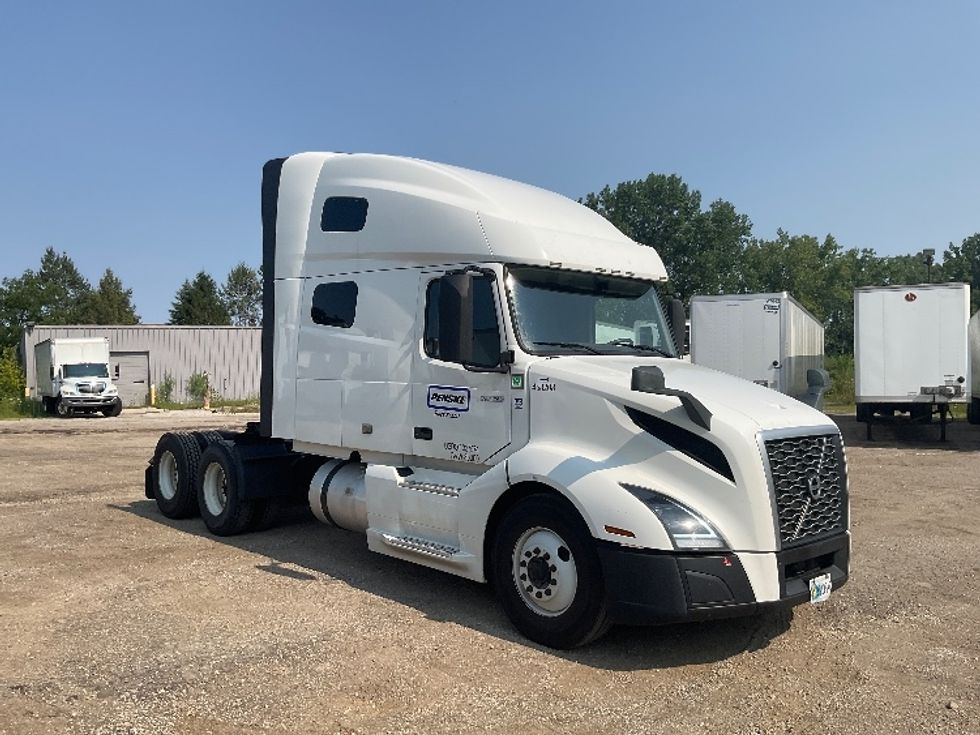 Sleeper Tractor-Heavy Duty Tractors-Volvo-2023-VNL64760-Pharr-TX-428,341\n\t\tmiles-$ 94,250 - Image 1
