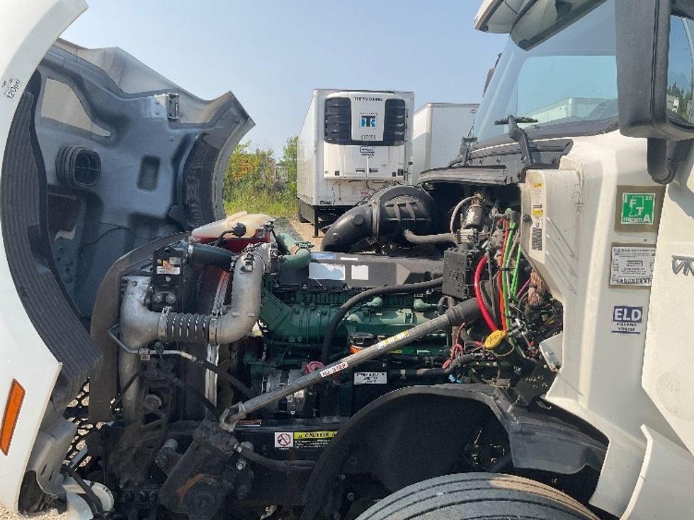 Sleeper Tractor-Heavy Duty Tractors-Volvo-2023-VNL64760-Pharr-TX-428,341\n\t\tmiles-$ 94,250 - Image 21