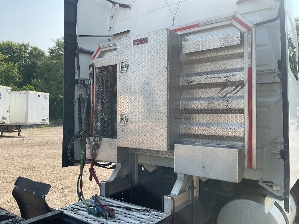 Sleeper Tractor-Heavy Duty Tractors-Volvo-2023-VNL64760-Pharr-TX-428,341\n\t\tmiles-$ 94,250 - Image 23