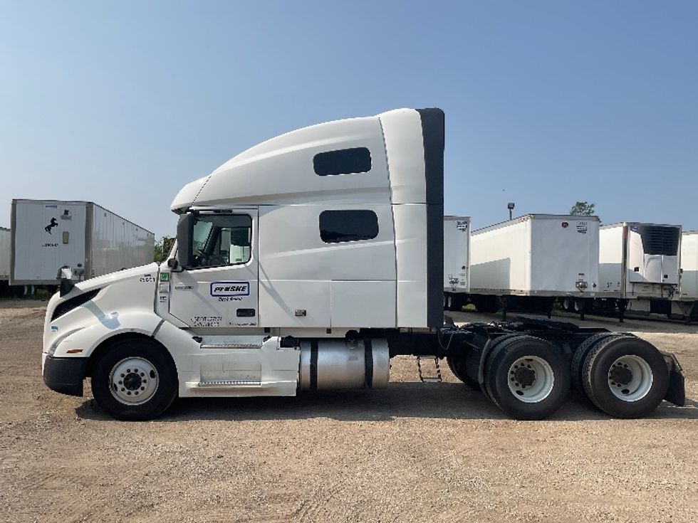Sleeper Tractor-Heavy Duty Tractors-Volvo-2023-VNL64760-Pharr-TX-428,341\n\t\tmiles-$ 94,250 - Image 4
