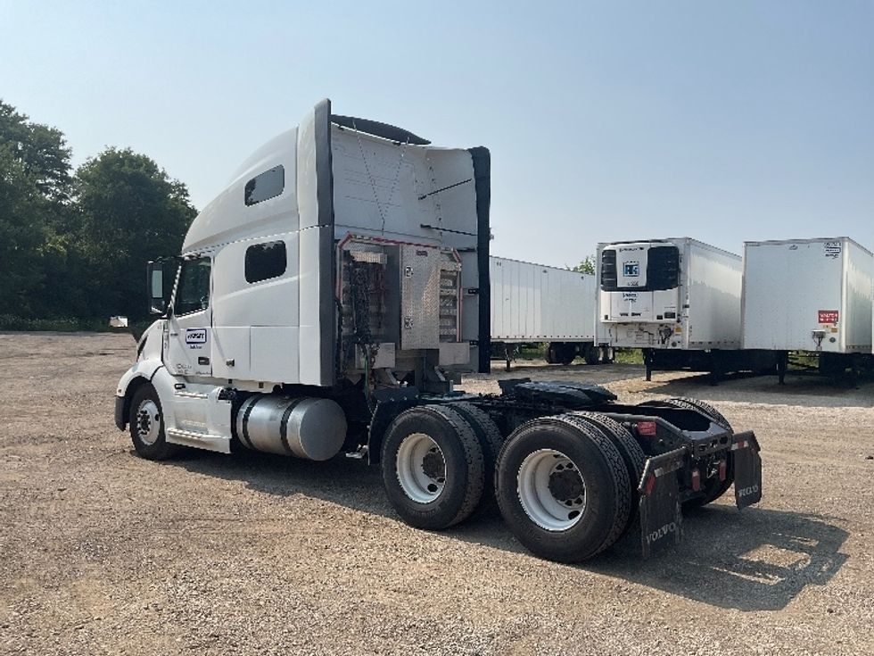 Sleeper Tractor-Heavy Duty Tractors-Volvo-2023-VNL64760-Pharr-TX-428,341\n\t\tmiles-$ 94,250 - Image 5