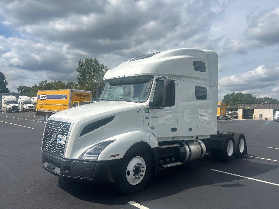 Sleeper Tractor-Heavy Duty Tractors-Volvo-2023-VNL64760-Piqua-OH-504,752\n\t\tmiles-$ 87,500 - Image 3