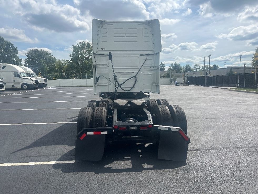 Sleeper Tractor-Heavy Duty Tractors-Volvo-2023-VNL64760-Piqua-OH-504,752\n\t\tmiles-$ 87,500 - Image 6