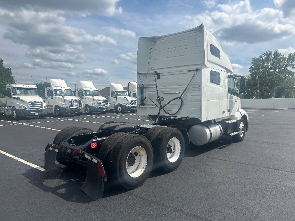 Sleeper Tractor-Heavy Duty Tractors-Volvo-2023-VNL64760-Piqua-OH-504,752\n\t\tmiles-$ 87,500 - Image 7
