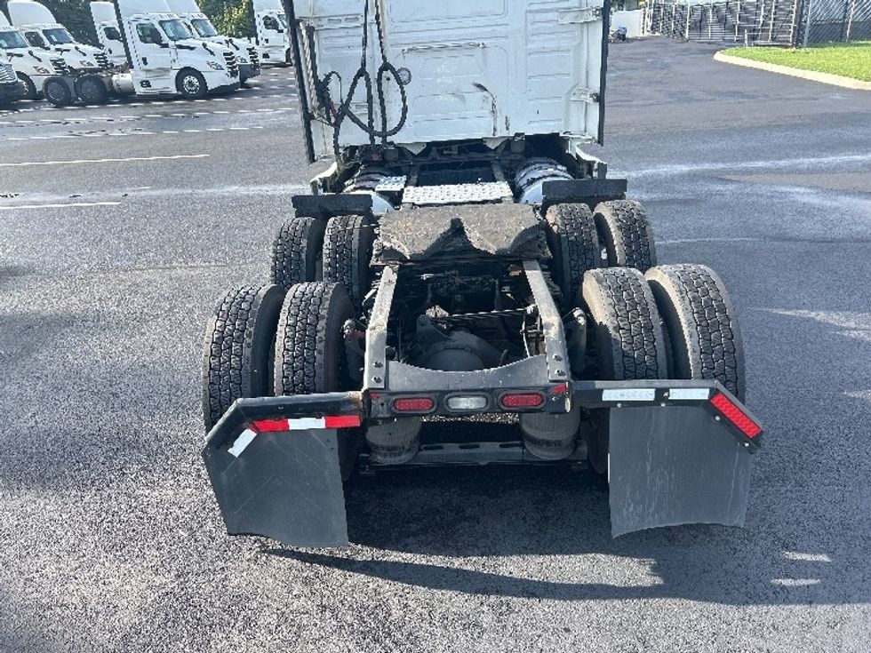 Sleeper Tractor-Heavy Duty Tractors-Volvo-2023-VNL64760-Piqua-OH-581,265\n\t\tmiles-$ 76,500 - Image 6