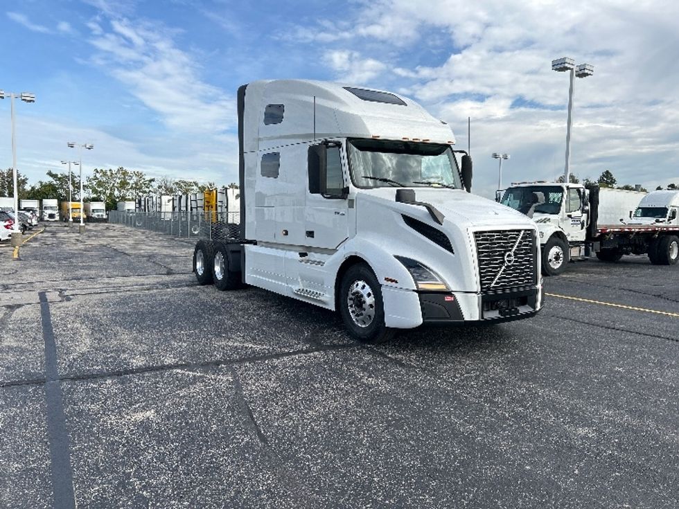 Sleeper Tractor-Heavy Duty Tractors-Volvo-2023-VNL64760-Piqua-OH-598,844\n\t\tmiles-$ 76,000 - Image 1