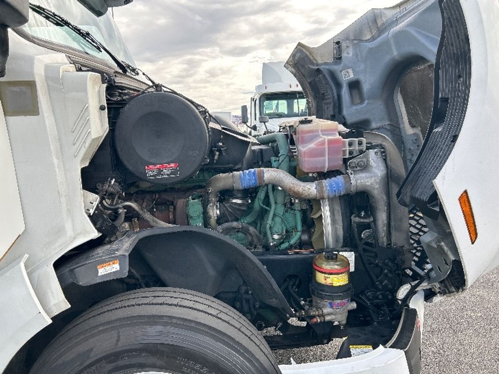 Sleeper Tractor-Heavy Duty Tractors-Volvo-2023-VNL64760-Piqua-OH-598,844\n\t\tmiles-$ 76,000 - Image 20